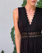 AUDREY | VESTIDO ELEGANTE CON CUELLO EN V