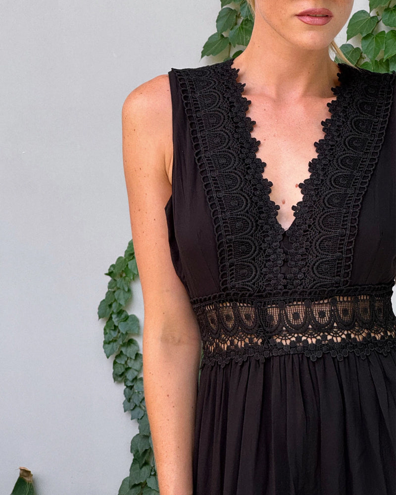 AUDREY | VESTIDO ELEGANTE CON CUELLO EN V