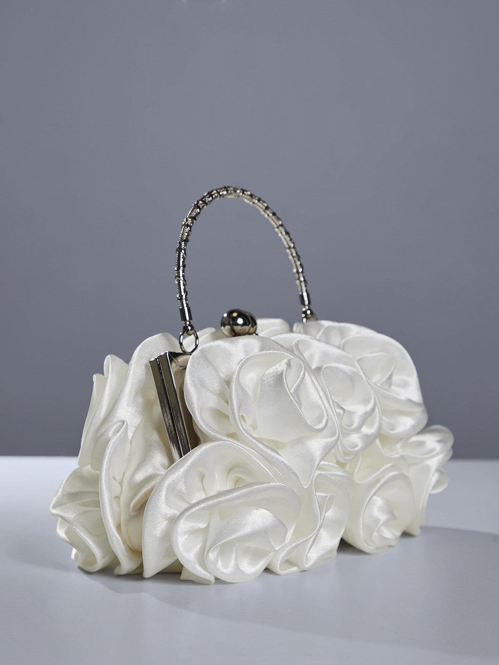 Bolso de Satén Adahy con Diseño Floral en Blanco