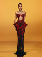 Vestido Maxi Sin Tirantes Arygon en Vino con Corte y Detalles de Cristales