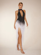 Vestido Maxi con Flecos y Escote Halter Elvrik en Colores Negro y Blanco