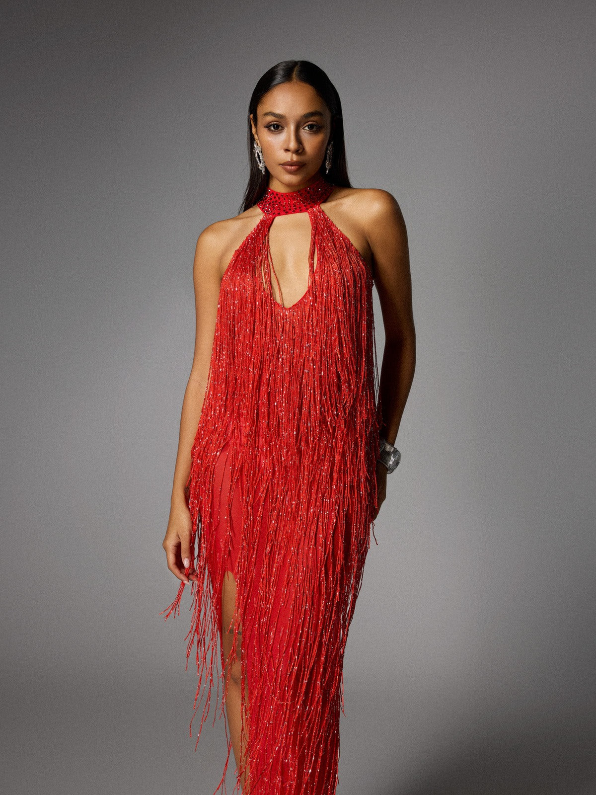 Elvrik Maxi Vestido Rojo con Corte Halter y Flecos