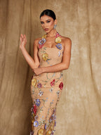 Vestido Midi con Bordado Floral Kohen y Cuello Halter