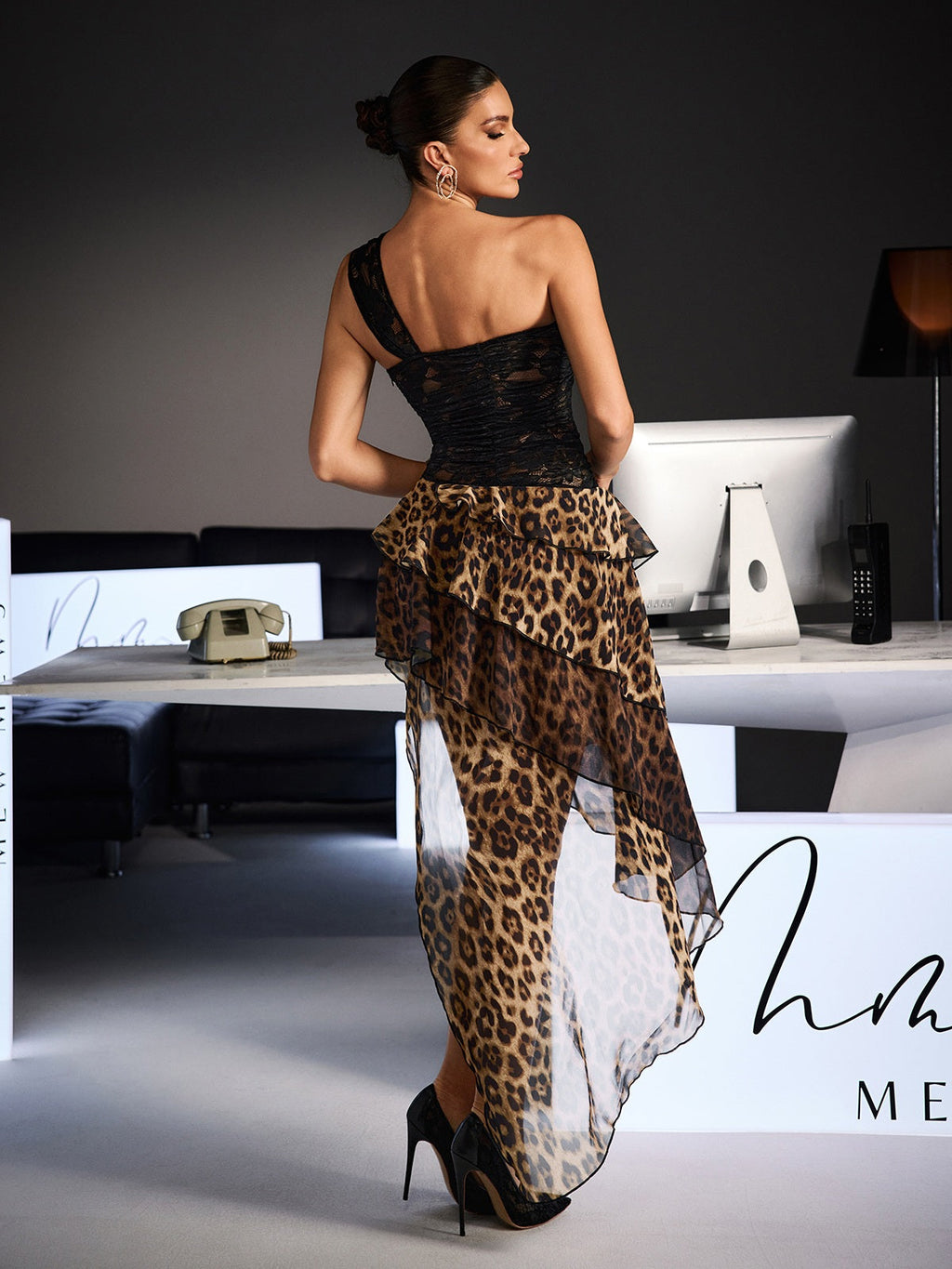 Maxi Vestido de Leopardo con Encaje de Un Hombro Raelira