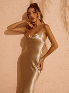 Vestido Maxi Dorado de Satén Sin Espalda Sandra