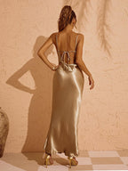 Vestido Maxi Dorado de Satén Sin Espalda Sandra
