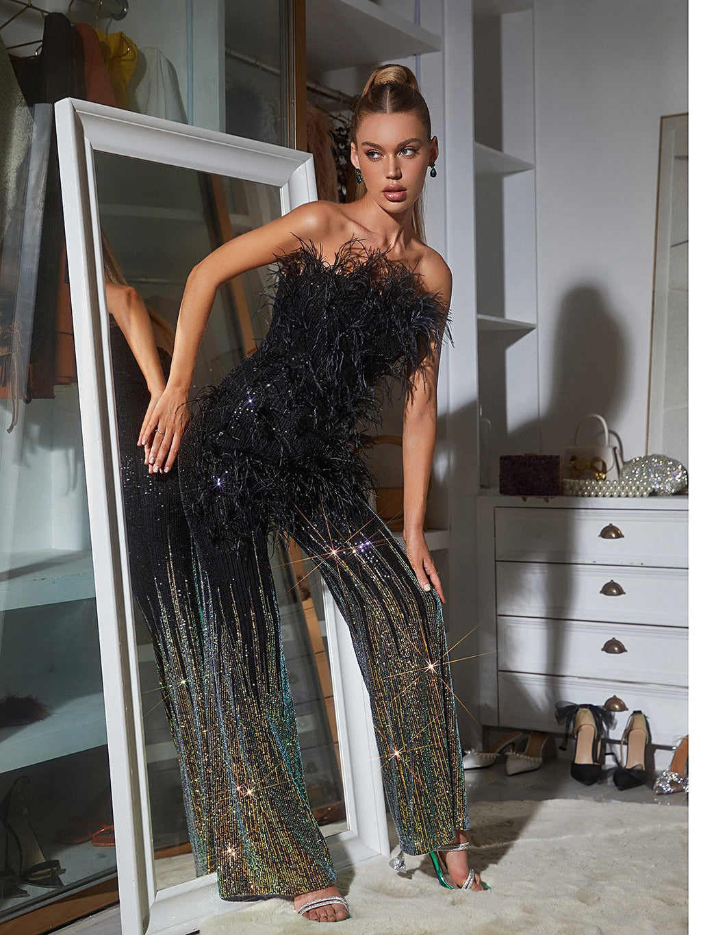 Mono de Lentejuelas con Plumas Ombre en Estilo Shiva