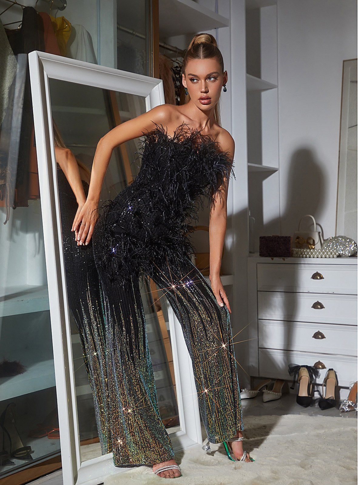 Mono de Lentejuelas con Plumas Ombre en Estilo Shiva