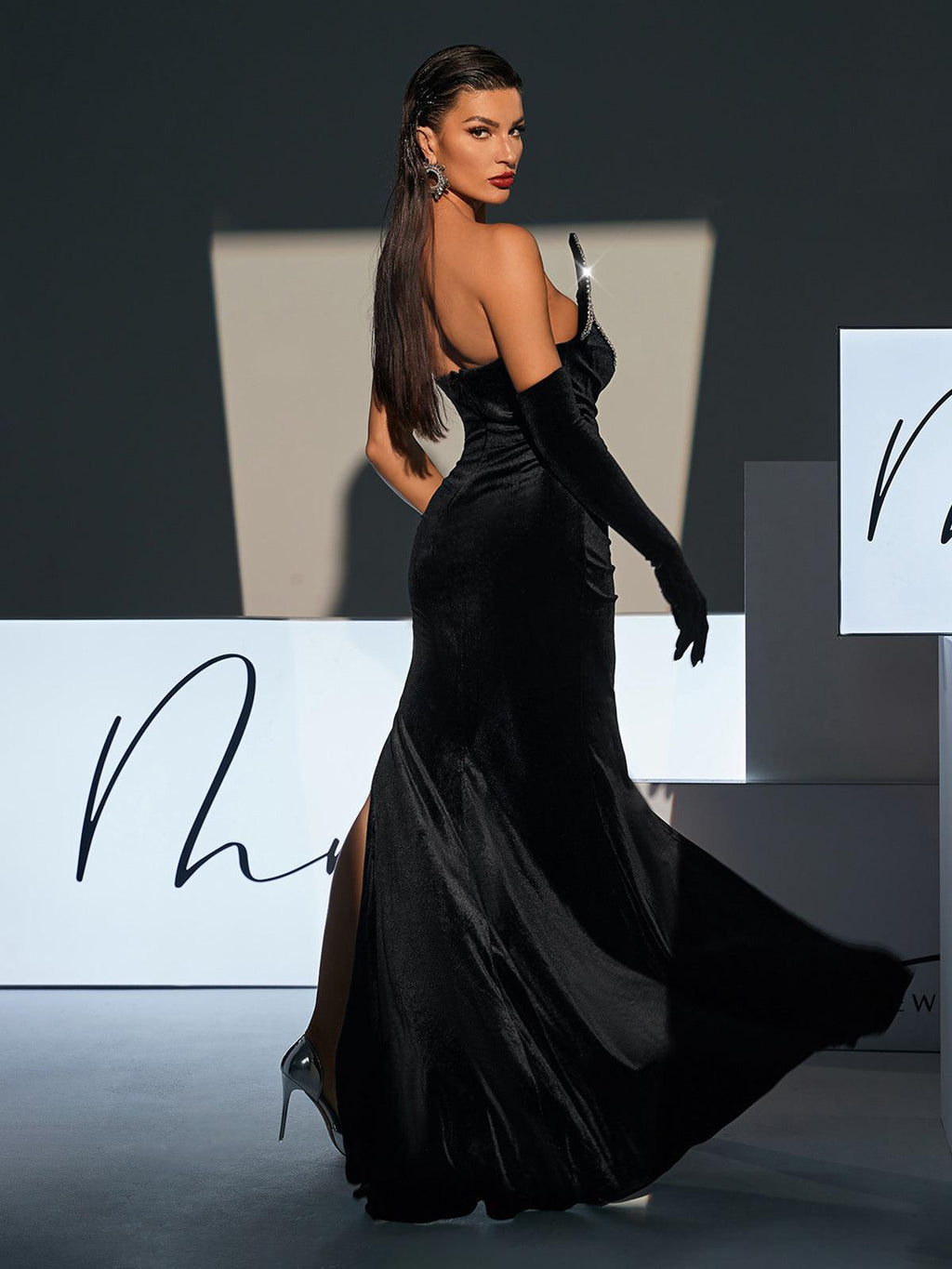 Vestido Maxi Sin Tirantes de Terciopelo Cristalino Torin