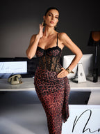 Vestido Largo de Encaje Leopardo Xanriel en Color Rojo