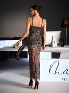 Vestido Largo de Encaje con Estampado de Leopardo y Tirantes Finos Xanriel en Color Marrón